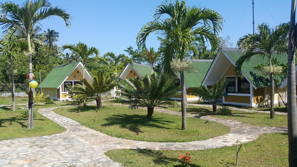 Hotel CasaVelion Karimunjawa Esterno foto