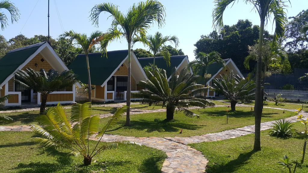 Hotel CasaVelion Karimunjawa Esterno foto