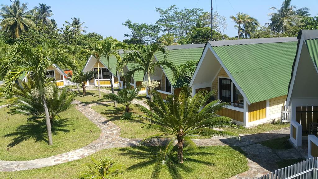 Hotel CasaVelion Karimunjawa Esterno foto