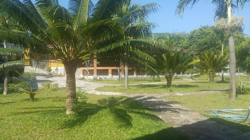 Hotel CasaVelion Karimunjawa Esterno foto