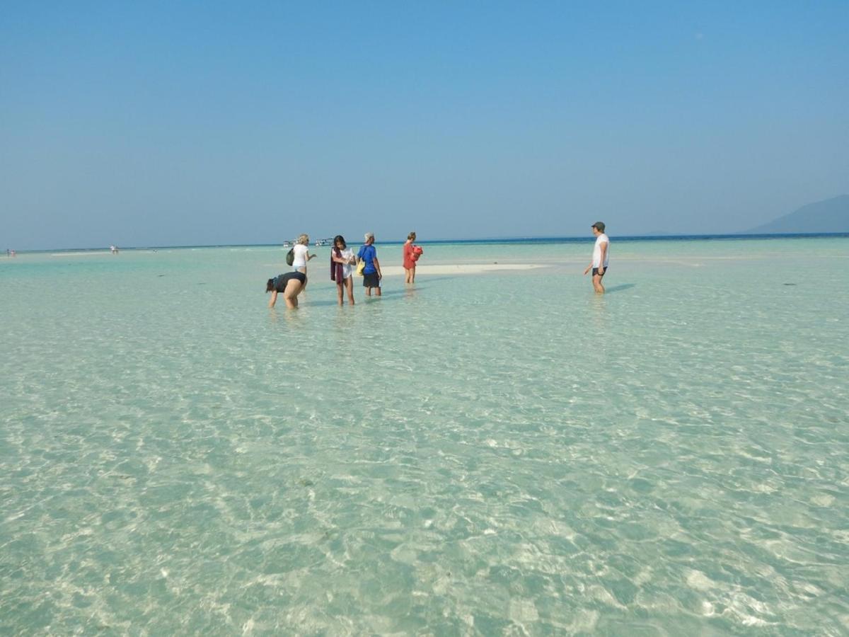 Hotel CasaVelion Karimunjawa Esterno foto