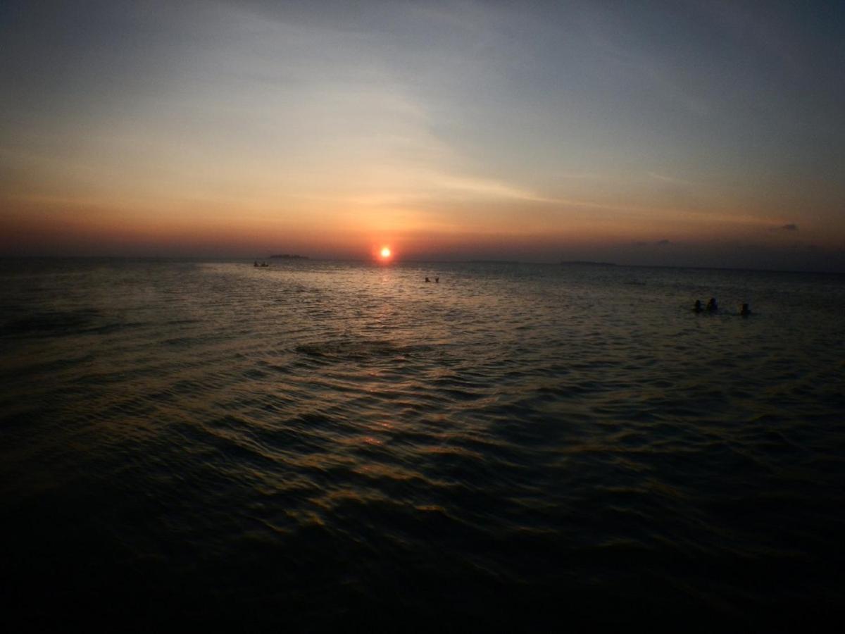 Hotel CasaVelion Karimunjawa Esterno foto