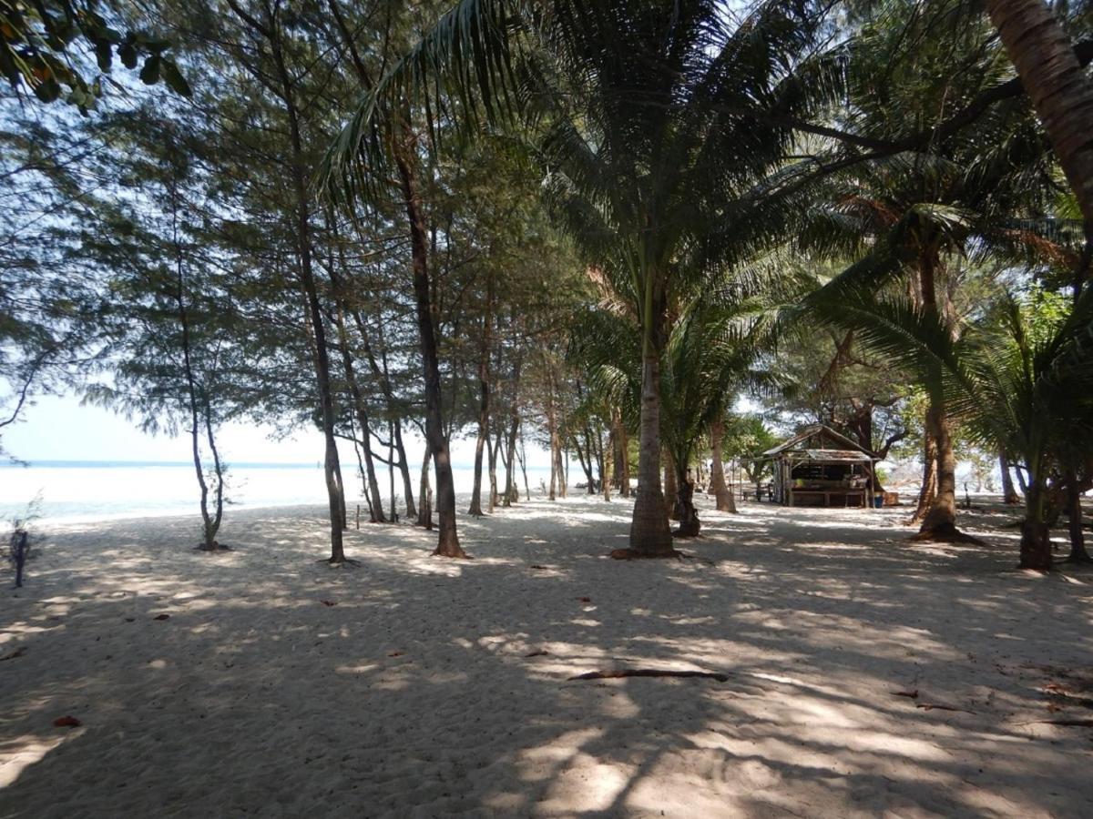 Hotel CasaVelion Karimunjawa Esterno foto