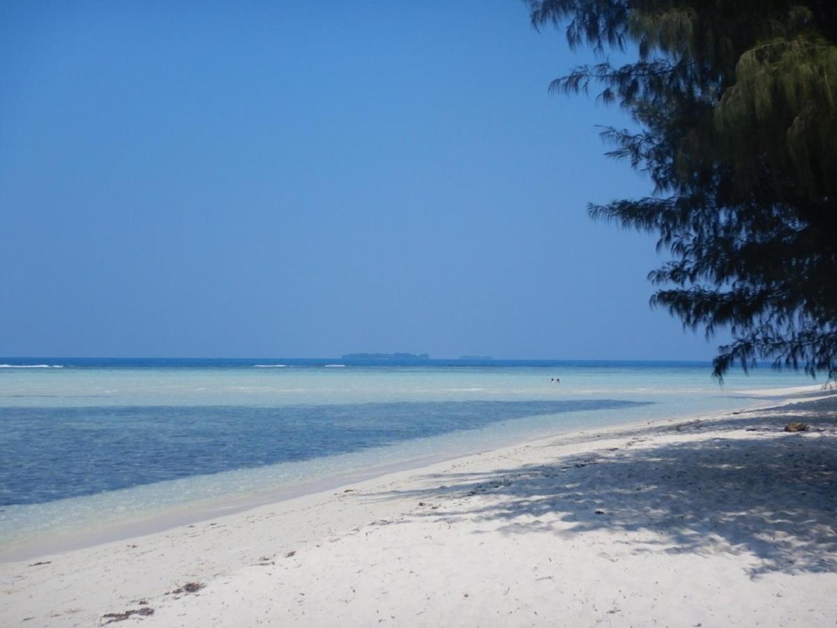 Hotel CasaVelion Karimunjawa Esterno foto